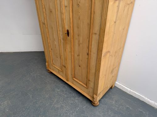 A FABULOUS VICTORIAN ANTIQUE PINE 2 DOOR ARCHED STORAGE CUPBOARD TO WAXPAINT - ADDITIONAL PHOTO 3