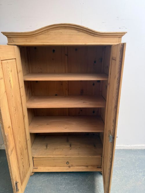 A FABULOUS VICTORIAN ANTIQUE PINE 2 DOOR ARCHED STORAGE CUPBOARD TO WAXPAINT - ADDITIONAL PHOTO 9