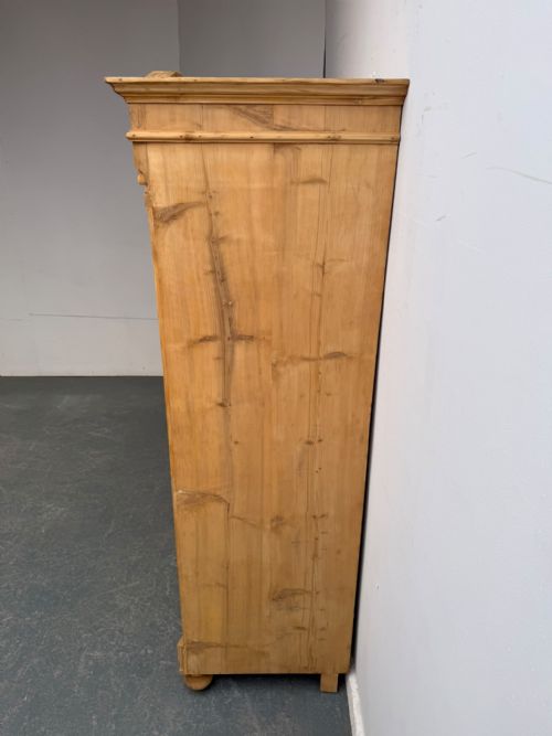 A FABULOUS VICTORIAN ANTIQUE PINE 2 DOOR ARCHED STORAGE CUPBOARD TO WAXPAINT - ADDITIONAL PHOTO 10
