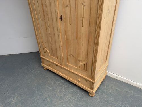 A TRULY SUPERB ARTS CRAFTS ANTIQUE OLD PINE 1 PIECE WARDROBE TO WAXPAINT - ADDITIONAL PHOTO 1