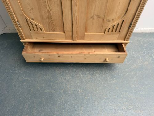 A TRULY SUPERB ARTS CRAFTS ANTIQUE OLD PINE 1 PIECE WARDROBE TO WAXPAINT - ADDITIONAL PHOTO 5
