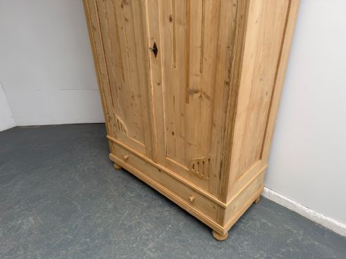 A SUPERB ARTS CRAFTS ANTIQUE OLD PINE 1 PIECE WARDROBE TO WAXPAINT - ADDITIONAL PHOTO 3
