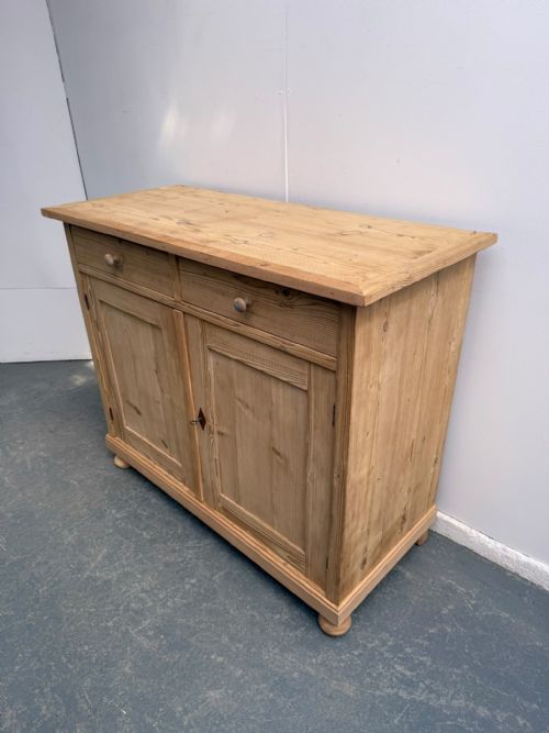 A LARGE TALL VICTORIAN ANTIQUE PINE 2 DOOR 2 DRAWER DRESSER BASE TO WAX PAINT