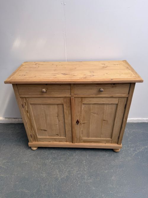 A LARGE TALL VICTORIAN ANTIQUE PINE 2 DOOR 2 DRAWER DRESSER BASE TO WAX PAINT - ADDITIONAL PHOTO 2