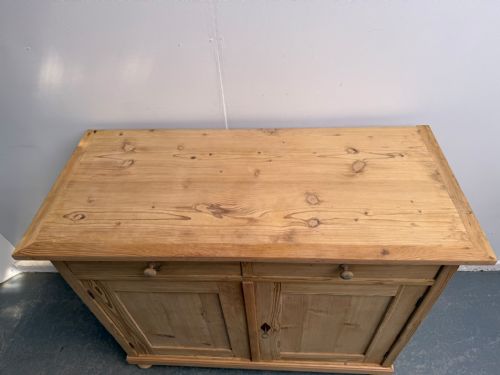 A LARGE TALL VICTORIAN ANTIQUE PINE 2 DOOR 2 DRAWER DRESSER BASE TO WAX PAINT - ADDITIONAL PHOTO 10