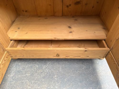 A MINT CLEAN VICTORIAN ANTIQUE OLD PINE 2 DOOR LINEN CUPBOARD TO WAXPAINT - ADDITIONAL PHOTO 4