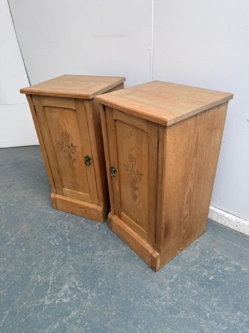 A QUALITY PAIR OF ASH ARTS CRAFTS WAXED BEDSIDE CABINETS