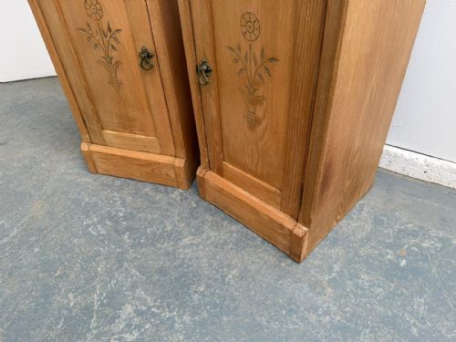A QUALITY PAIR OF ASH ARTS CRAFTS WAXED BEDSIDE CABINETS - ADDITIONAL PHOTO 1