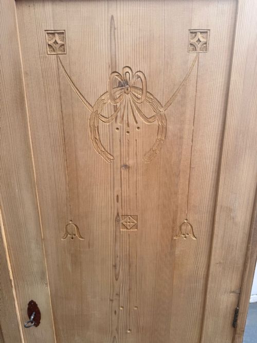 A QUALITY PAIR OF ARTS CRAFTS ANTIQUE PINE KNOCKDOWN WARDROBES TO WAX PAINT - ADDITIONAL PHOTO 3