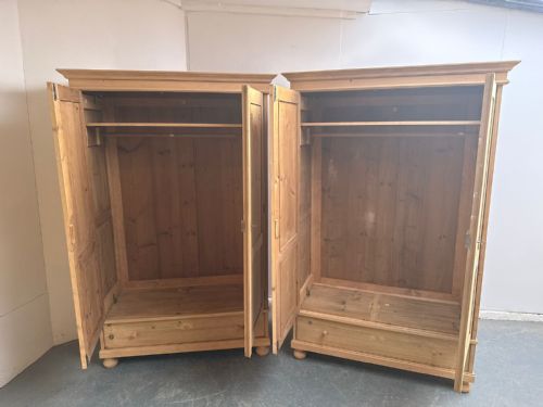 A QUALITY PAIR OF ARTS CRAFTS ANTIQUE PINE KNOCKDOWN WARDROBES TO WAX PAINT - ADDITIONAL PHOTO 7
