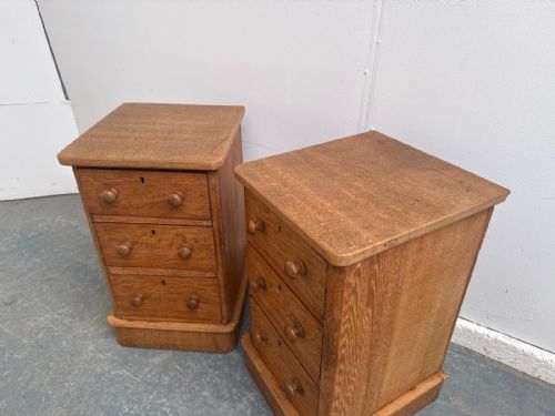 A QUALITY PAIR OF LIGHT OAK 3 DRAWER SMALL WAXED VICTORIAN BEDSIDE CABINETS - ADDITIONAL PHOTO 1