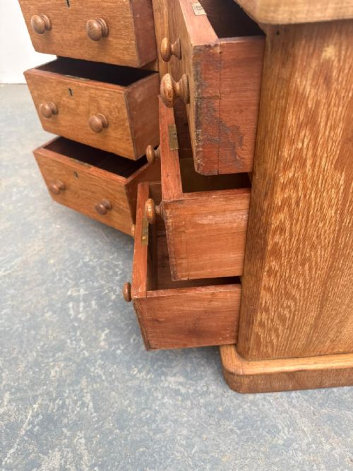 A QUALITY PAIR OF LIGHT OAK 3 DRAWER SMALL WAXED VICTORIAN BEDSIDE CABINETS - ADDITIONAL PHOTO 7