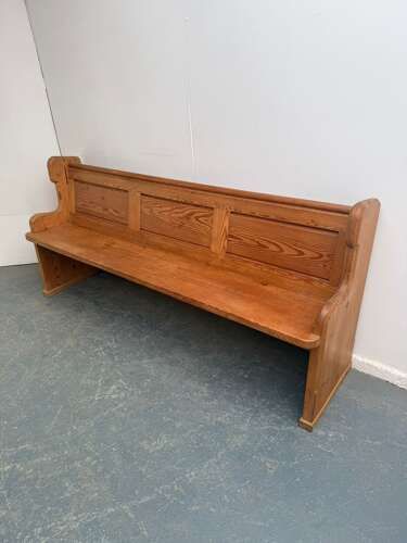 A SUPERB ANTIQUE OLD PINE 34 SEATER WAXED VICTORIAN CHURCH PEW
