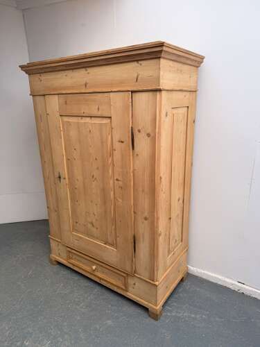 A SUPERB VICTORIAN ANTIQUE OLD PINE 1 DOOR SHELVED WARDROBE TO WAXPAINT