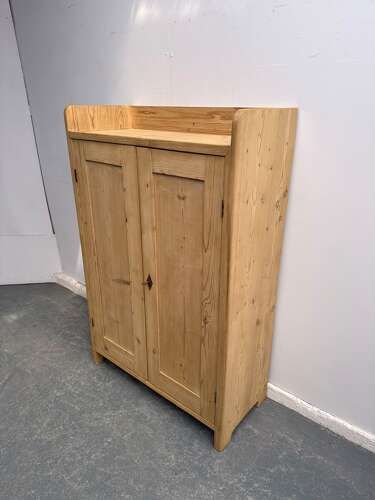 A MINT CLEAN SHALLOW VICTORIAN ANTIQUE PINE 2 DOOR 4DRAWER CUPBOARD TO WAXPAINT