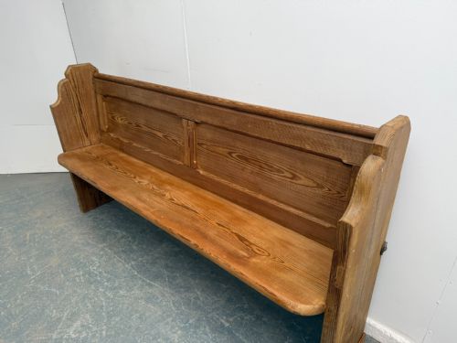 A LOVELY ENGLISH ANTIQUE OLD PINE 3 SEATER WAXED VICTORIAN CHURCH PEW - ADDITIONAL PHOTO 2