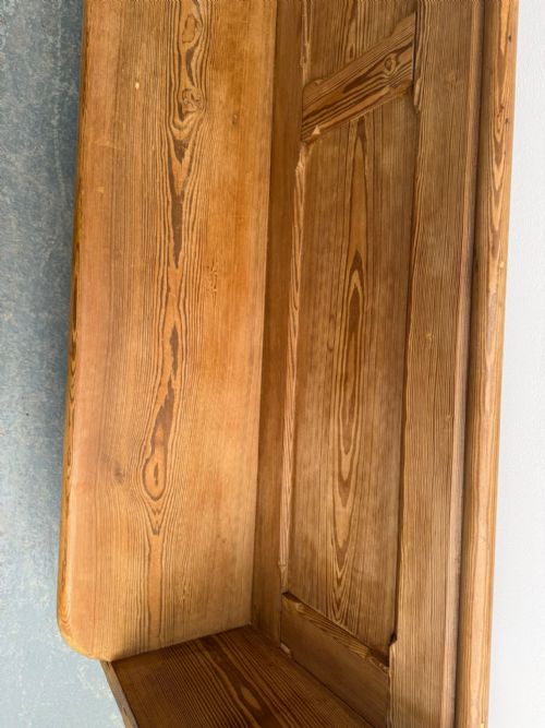 A LOVELY ENGLISH ANTIQUE OLD PINE 3 SEATER WAXED VICTORIAN CHURCH PEW - ADDITIONAL PHOTO 6
