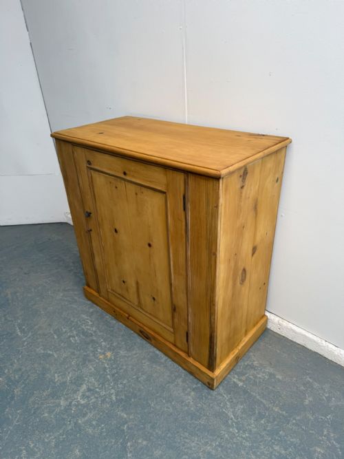 A Quality Victorian Antique / Old Pine 1 Door Waxed Hall Cupboard