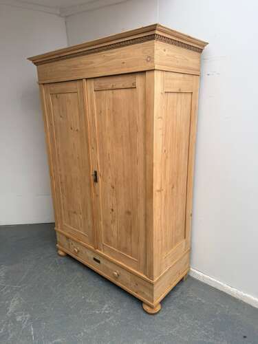 A Lovely Victorian Antique / Old Pine 2 Door Knockdown Wardrobe to Wax/Paint