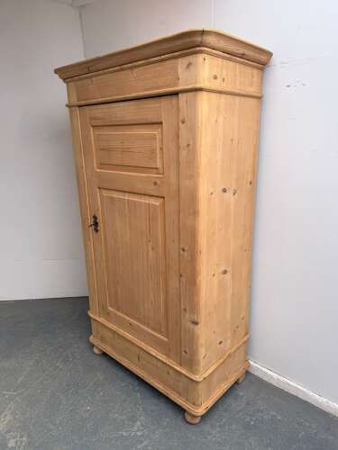 A Lovely Victorian 1 Piece Antique / Old Pine Wardrobe to Wax/paint