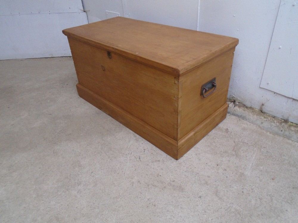 A Mint Clean Antique / Old Pine Waxed Blanket Box /TV Stand