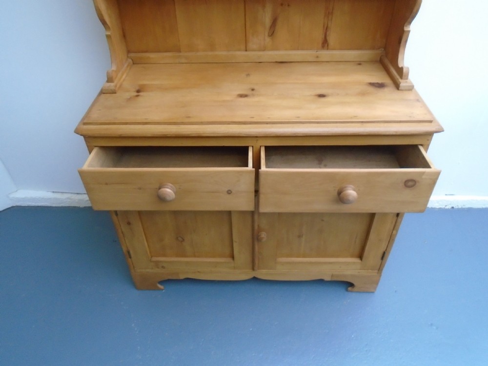 A Pretty Georgian Pine Welsh Cottage 2 Piece Waxed Dresser View VI