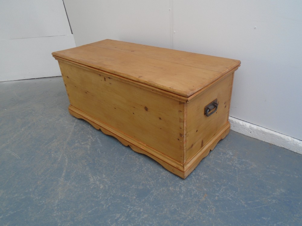 A Superb Low Antique / Old Pine Waxed Georgian Blanket Box 
