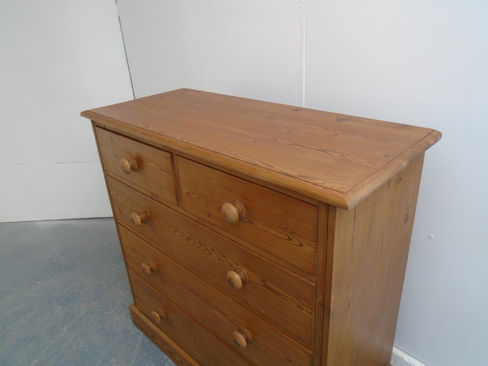 A Lovely Antique / Old Pine Large Waxed Victorian 5 Drawer Chest of Drawers View II