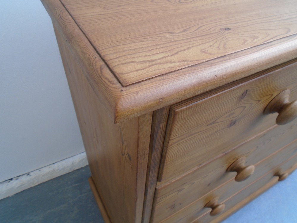 A Lovely Antique / Old Pine Large Waxed Victorian 5 Drawer Chest of Drawers View V