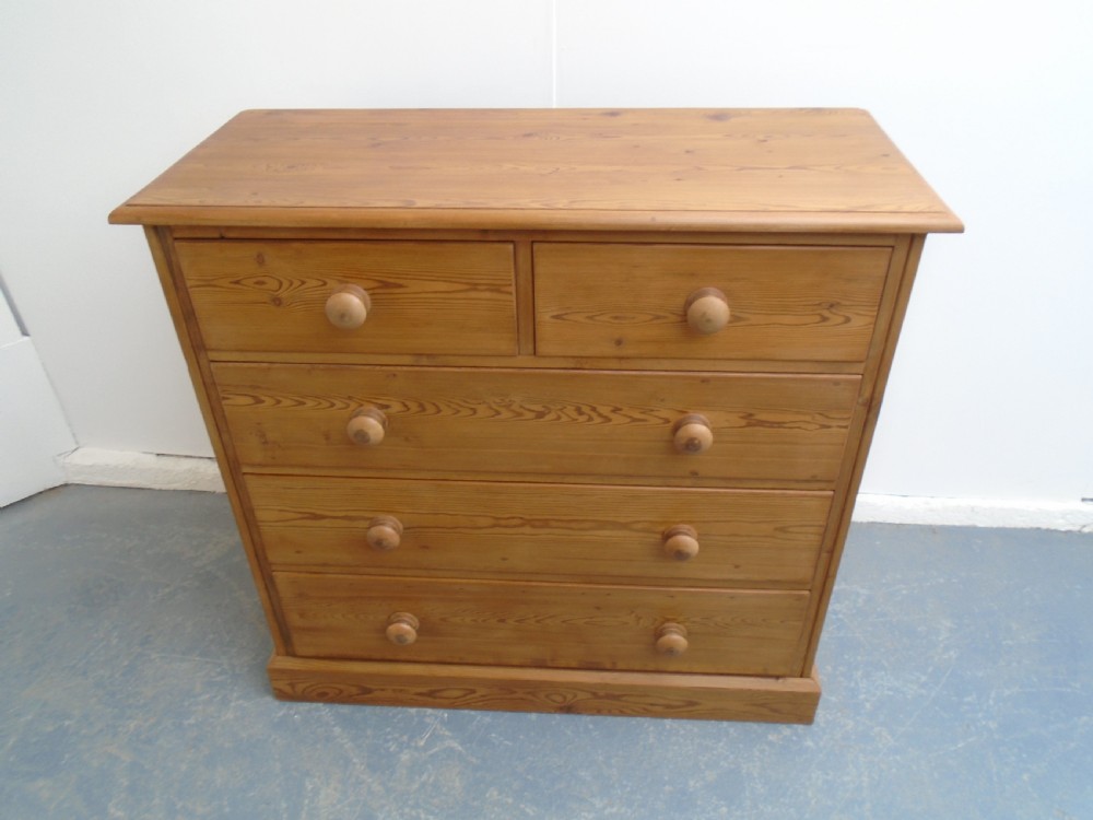 A Lovely Antique / Old Pine Large Waxed Victorian 5 Drawer Chest of Drawers View IX