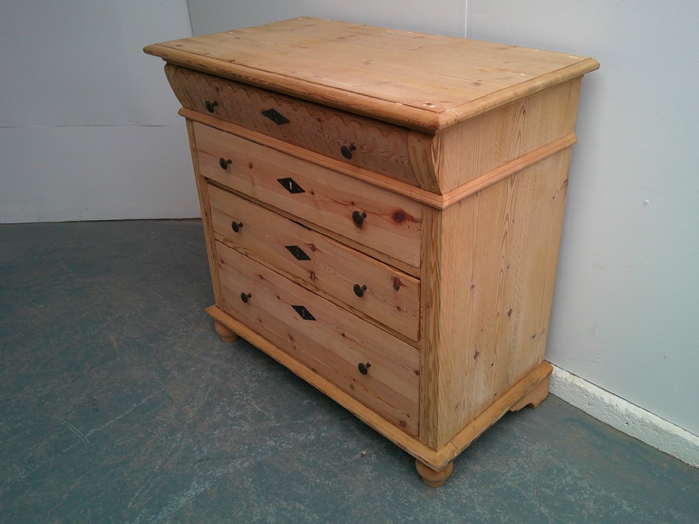 A Pretty Carved Victorian Antique Pine 4 Drawer Chest of Drawers to Wax/Paint