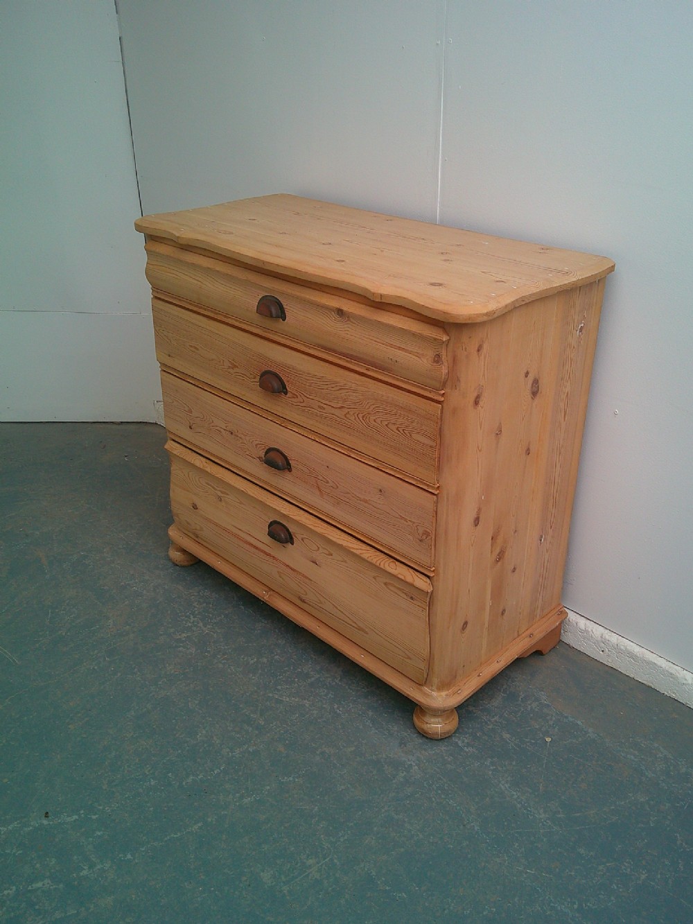 A Pretty Victorian Antique Pine Large 4 Drawer Chest of Drawers to Wax / Paint