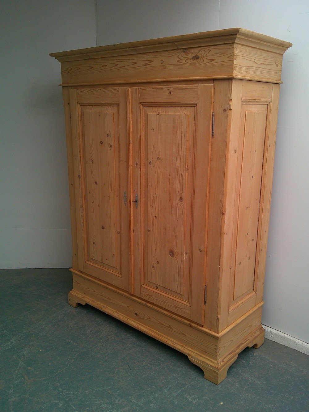 A Mint Clean Antique/Old Pine Georgian 2 Door Knockdown Wardrobe to Wax / Paint