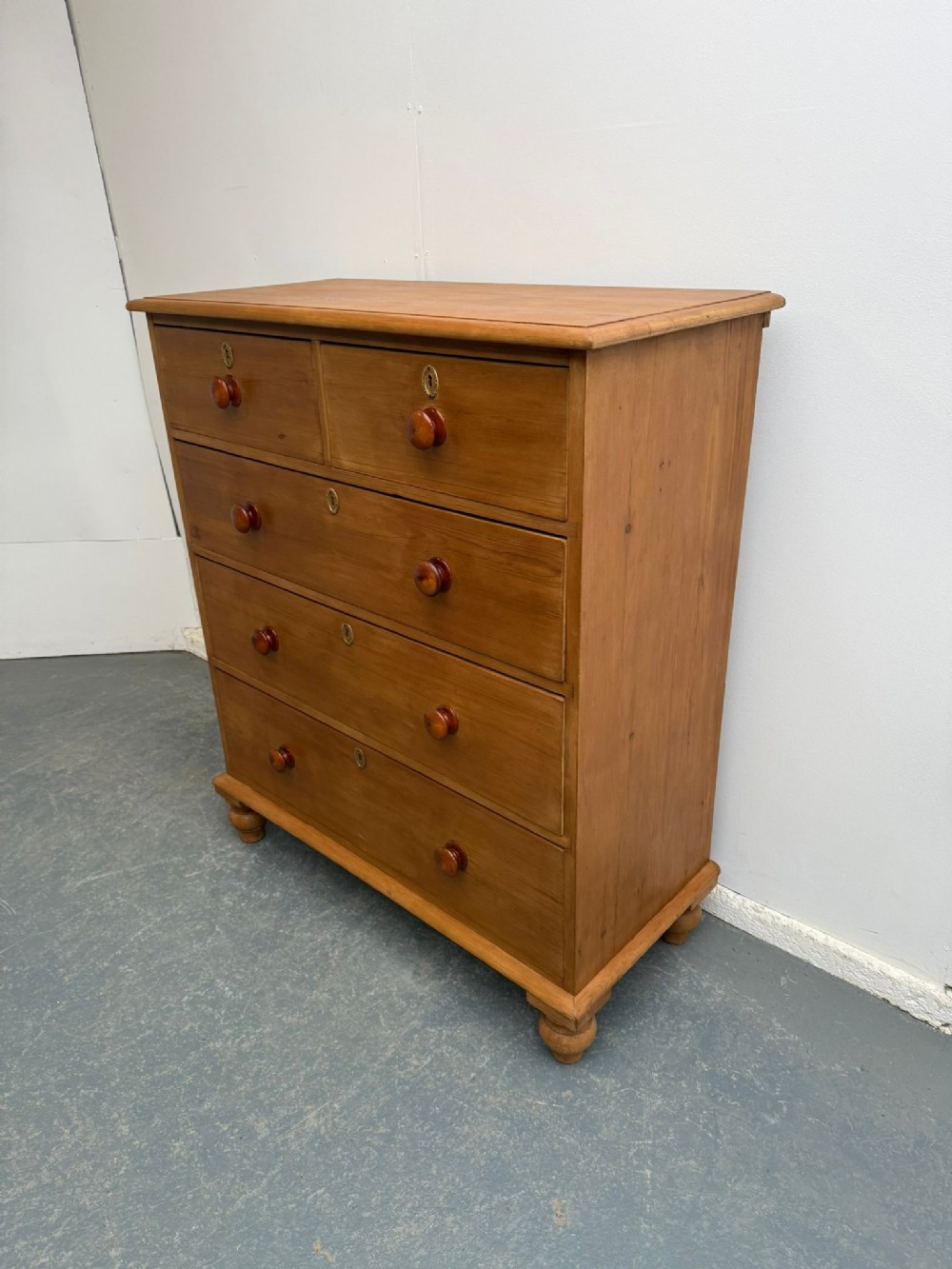 A Truly Superb Victorian Antique /Old Pine Large Waxed 5 Drawer Chest of Drawers