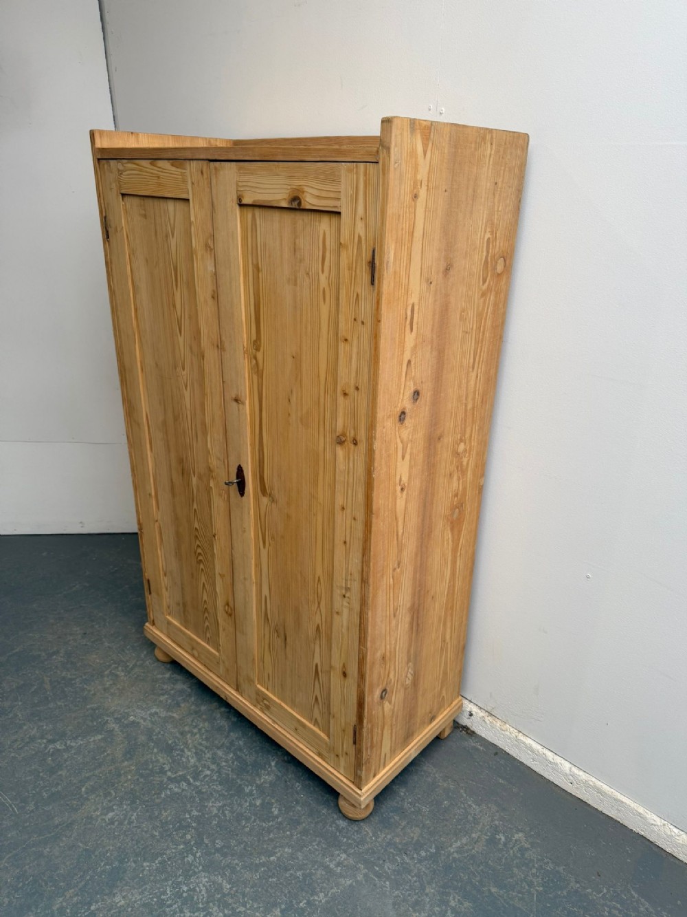 A Superb Victorian Antique / Old Pine 2 Door Storage Cupboard to Wax/Paint