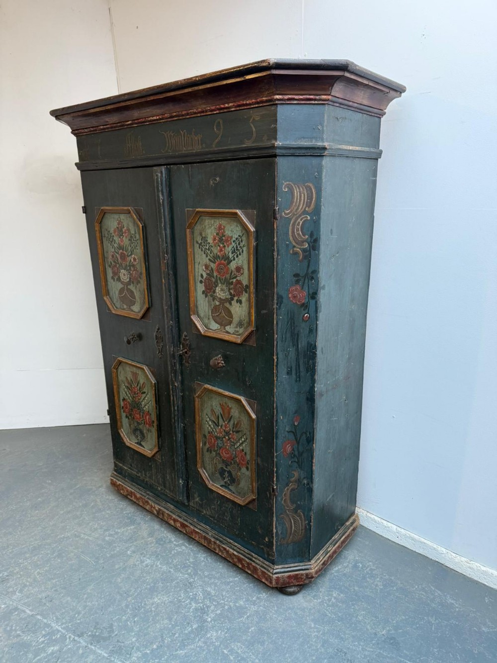 An Originally Painted Georgian Antique/Old Pine 2 Door Kitchen Storage Cupboard