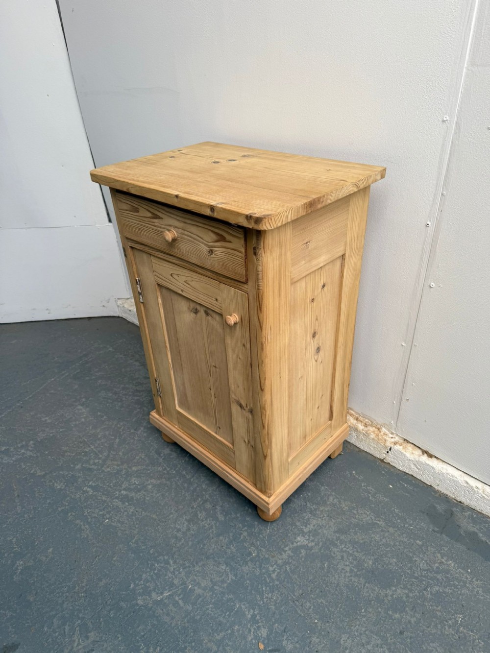 A Lovely Antique/Old Victorian Pine Panelled Single Bedside Cabinet to Wax/Paint