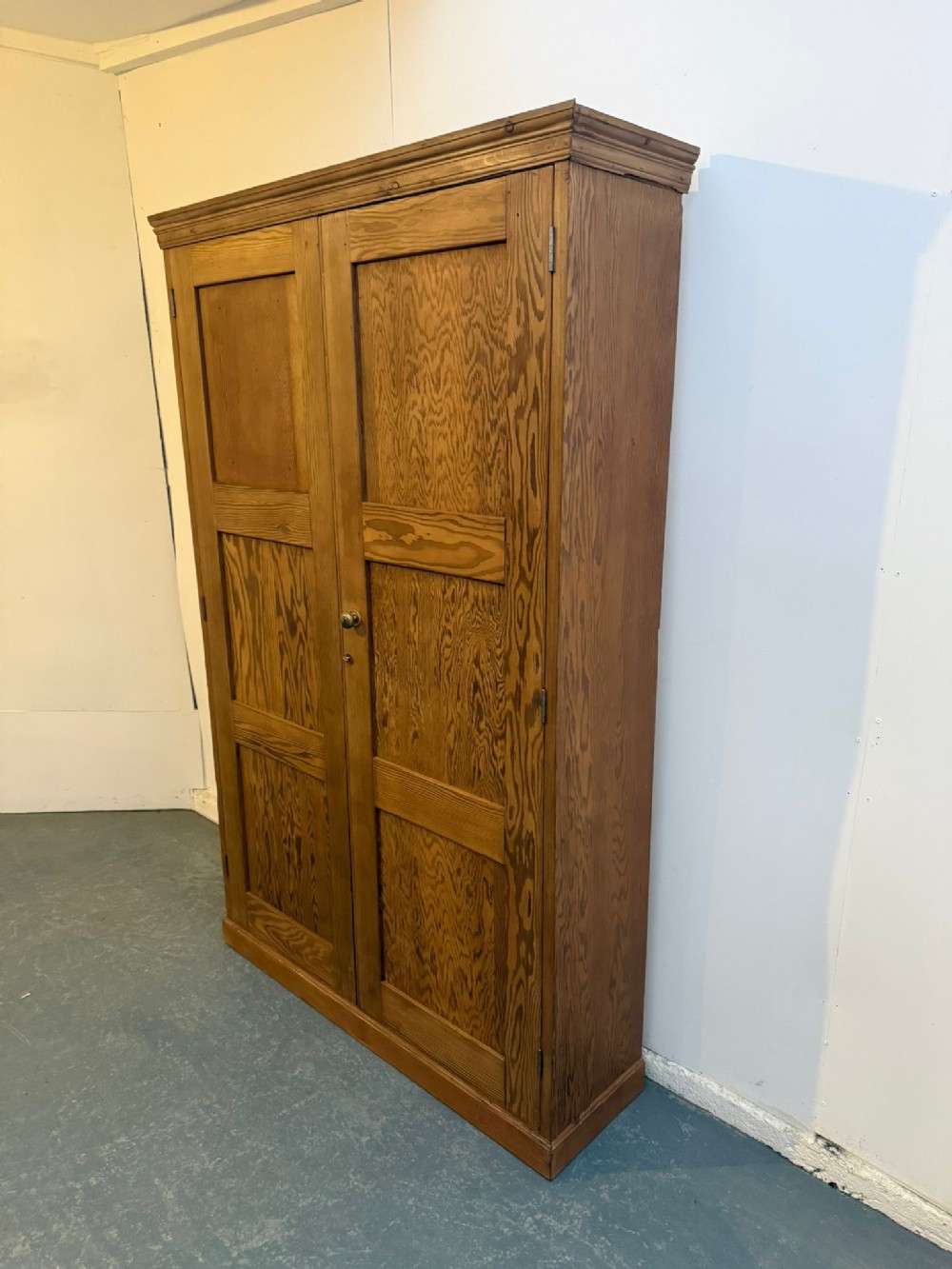 A Quality Victorian Antique /Old Pine Cedar Waxed 2Door Kitchen Storage Cupboard