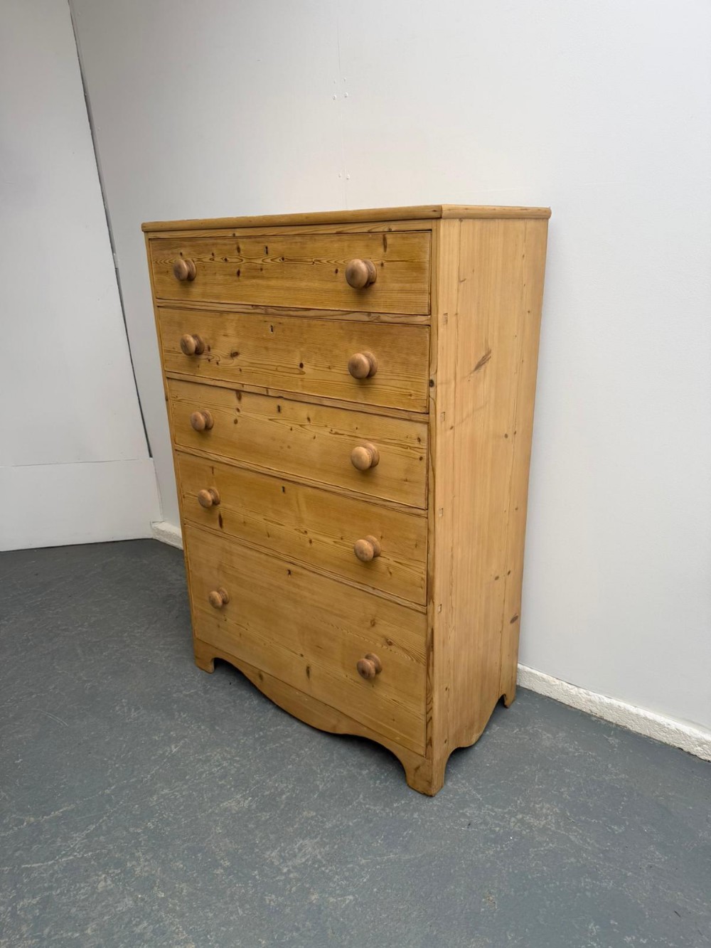 A Superb Rare Antique / Old Georgian Pine Large Waxed 5 Drawer Chest of Drawers