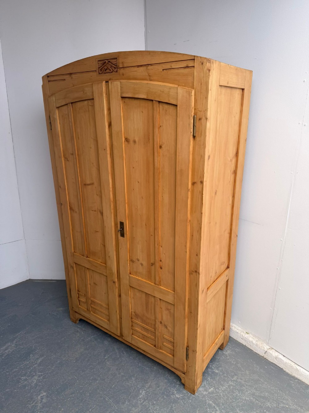 A Top Quality Antique / Old Pine Art Nouveau Waxed Storage Cupboard