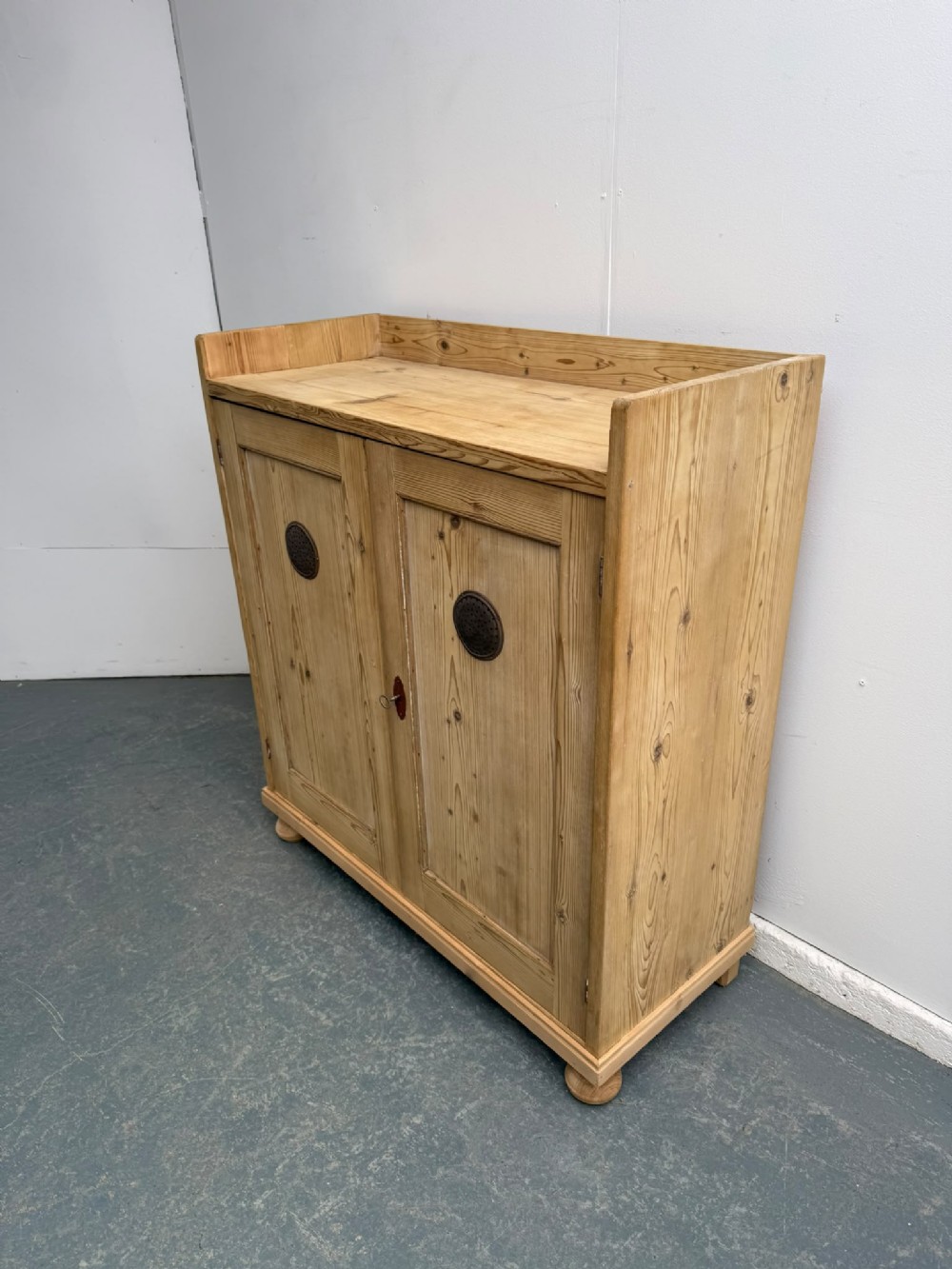 A Mint Clean Antique / Old Pine Victorian Vented 2 Door Cupboard to Wax/Paint