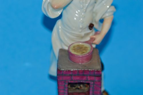 CIRCA 1755 MEISSEN PORCELAIN FIGURE OF A COOK AT THE STOVE - ADDITIONAL PHOTO 6