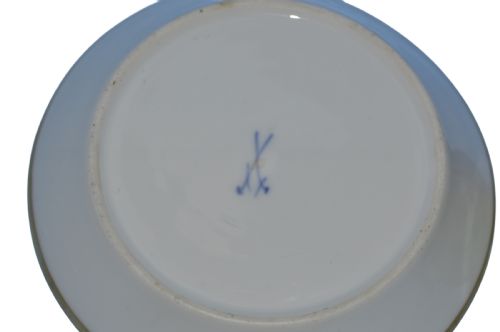 19TH CENTURY MEISSEN GREEN AND GILDED PORCELAIN CUP AND SAUCER - ADDITIONAL PHOTO 5