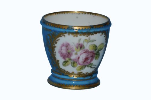 RARE SEVRES 18TH CENTURY PORCELAIN EGG CUP - ADDITIONAL PHOTO 4