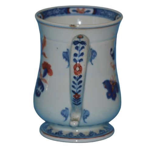 PAIR OF 18TH CENTURY CHINESE IMARI PORCELAIN TANKARDS - ADDITIONAL PHOTO 1