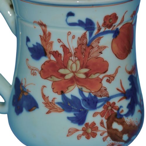 PAIR OF 18TH CENTURY CHINESE IMARI PORCELAIN TANKARDS - ADDITIONAL PHOTO 3