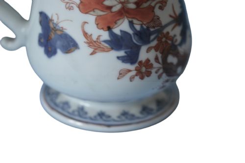 PAIR OF 18TH CENTURY CHINESE IMARI PORCELAIN TANKARDS - ADDITIONAL PHOTO 5