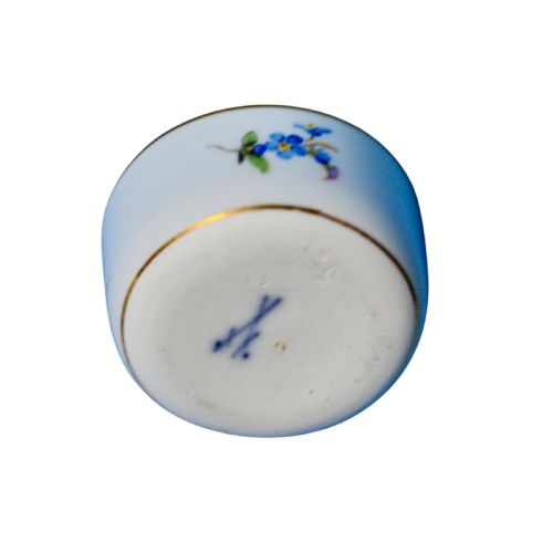 19TH CENTURY MEISSEN PORCELAIN CIRCULAR SALT CELLAR - ADDITIONAL PHOTO 4