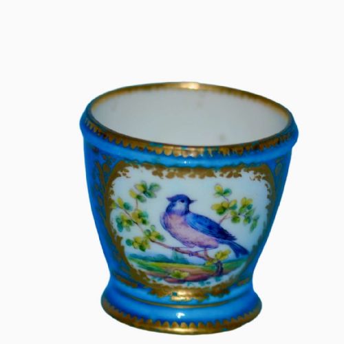 rare sevres 18th century porcelain egg cup - CATEGORY: ANTIQUE CERAMICS - DATED 18TH CENTURY
