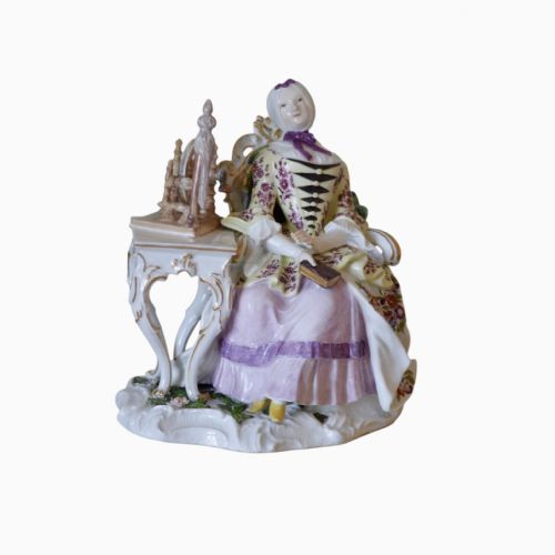 MEISSEN PORCELAIN FIGURE OF LADY WITH SPINNING WHEEL C1750